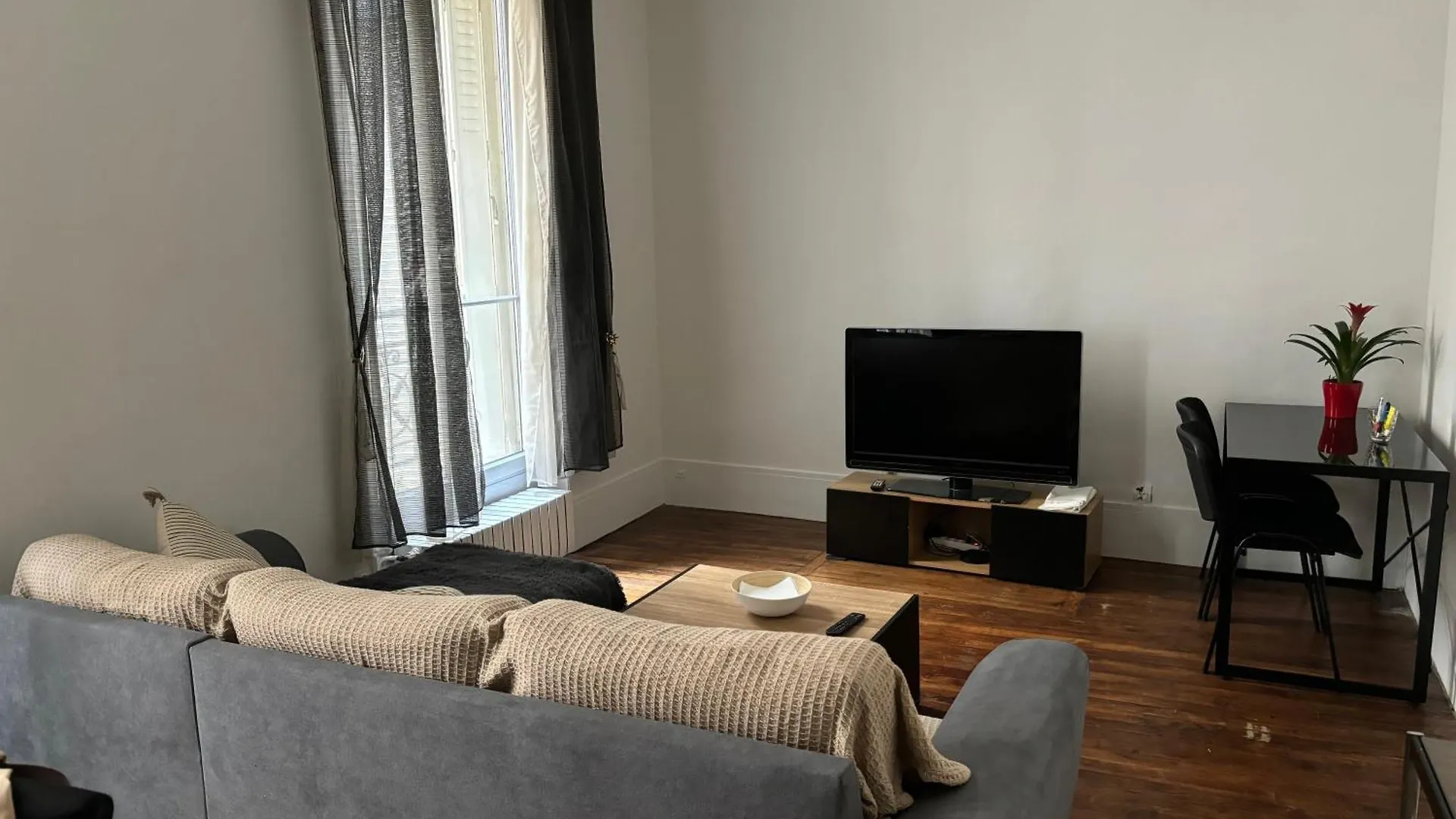 Appartement 2 Pieces 58 M2 Paris Alesia France